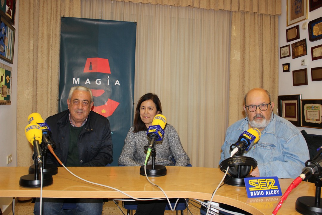 Salvador Català, Mª Carmen Blanes i Pep Blanes en l'estudi de Radio Alcoy.