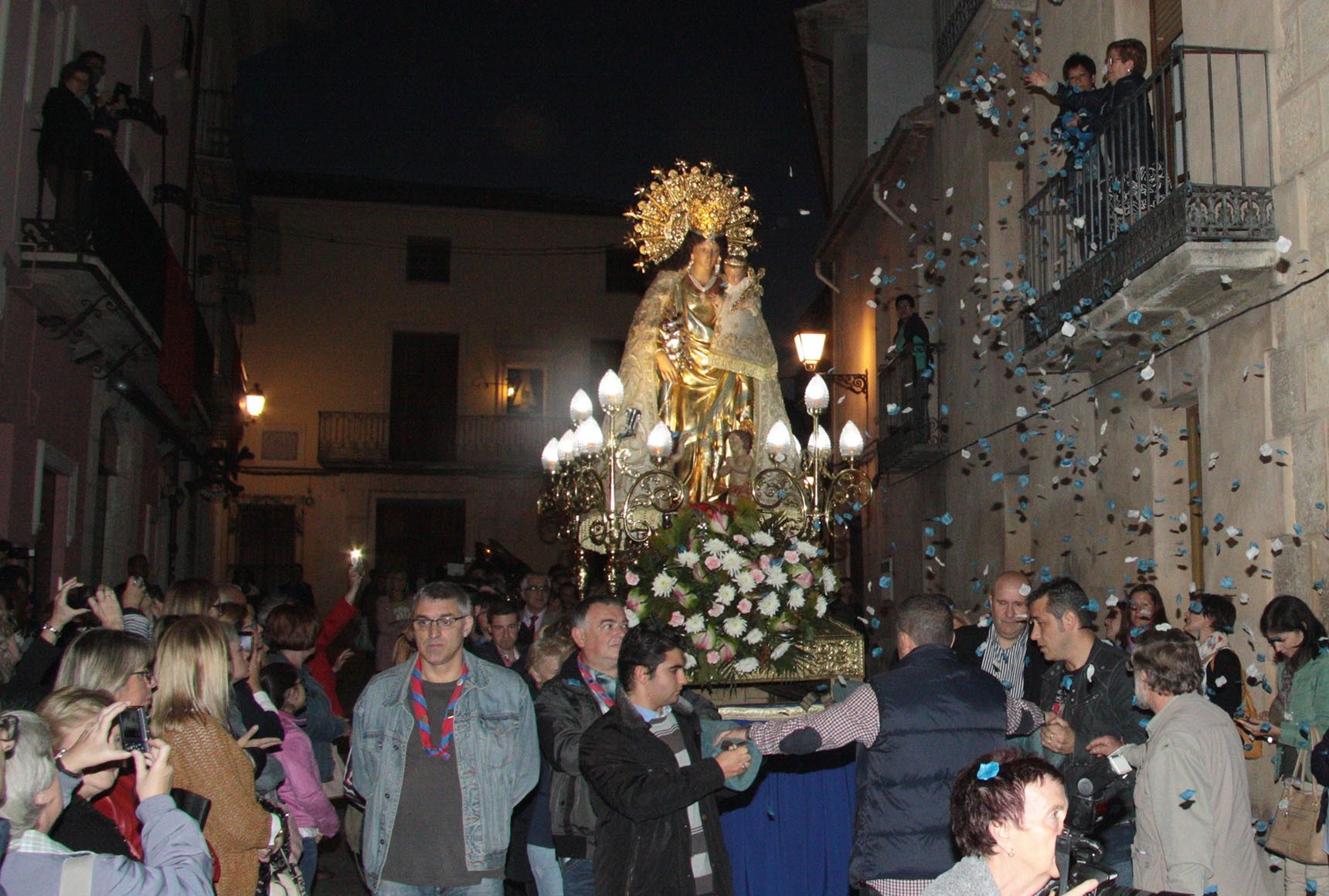 La Virgen de los Desamparado recorriendo las calles de Muro./F. Perona-AVAN
