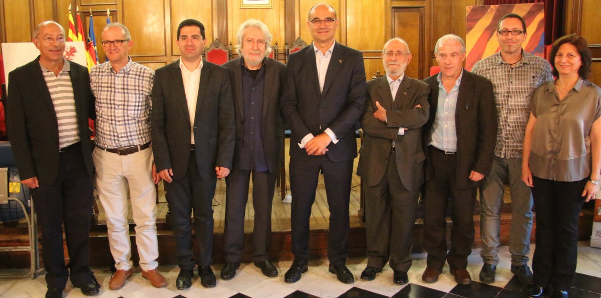 Antoni Miró, amb els responsables municipals i universitaris.
